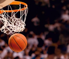 开云体育APP下载-赛道与球场的双重奏，F1年度争冠焦点战与灰熊轻取北京队的启示