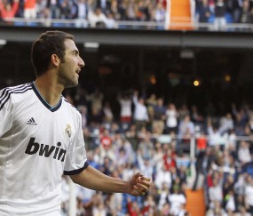 开云体育-阿什拉夫关键制胜，塞维利亚强行终结加拿大，一场足球赛背后的地缘隐喻