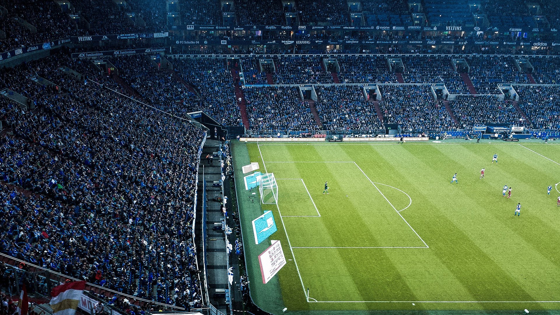 欧冠淘汰赛之夜，卡塞米罗连续得分拉开差距，定义现代中场新维度